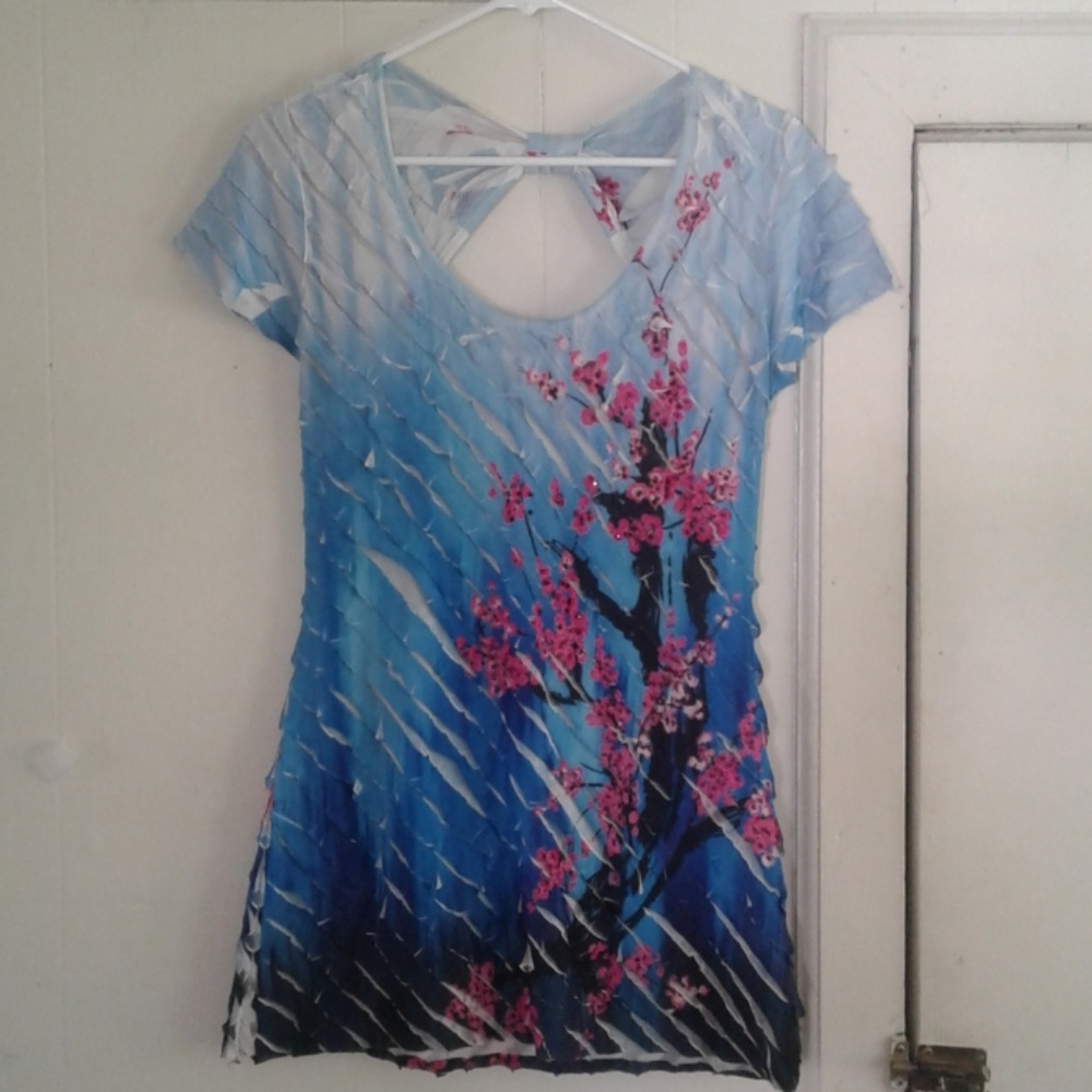 Cap sleeve, key hole back, bejeweled print blouse